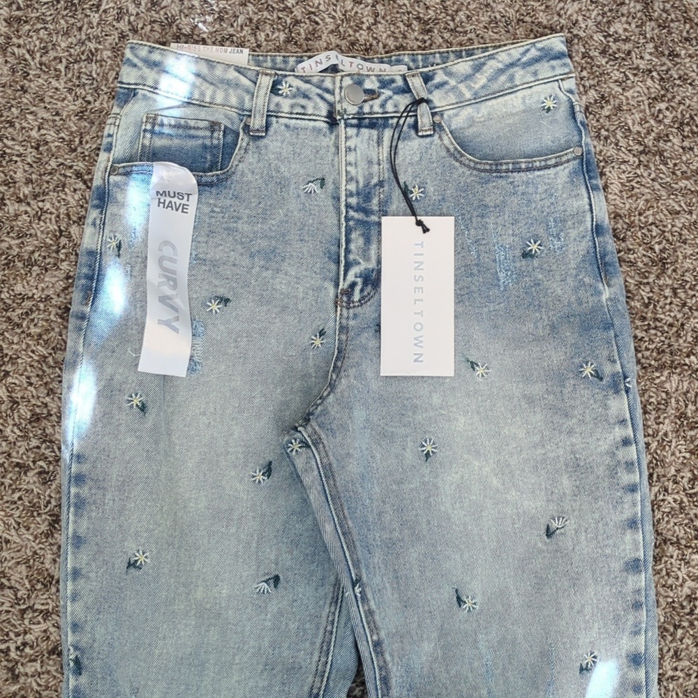 Tinseltown distressed floral embroidered hi-rise the mom jeans - Picture 2 of 13